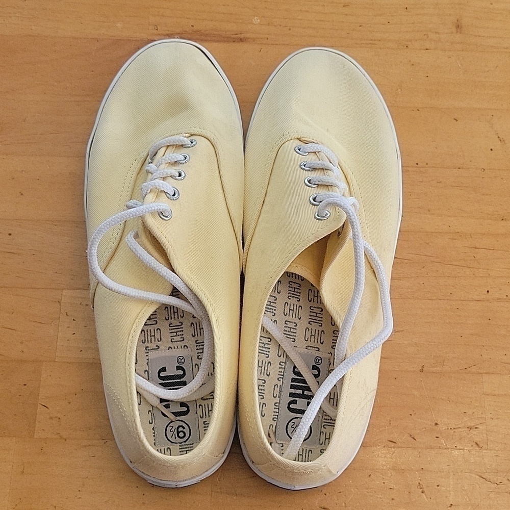 Chic size 9.5 shoe